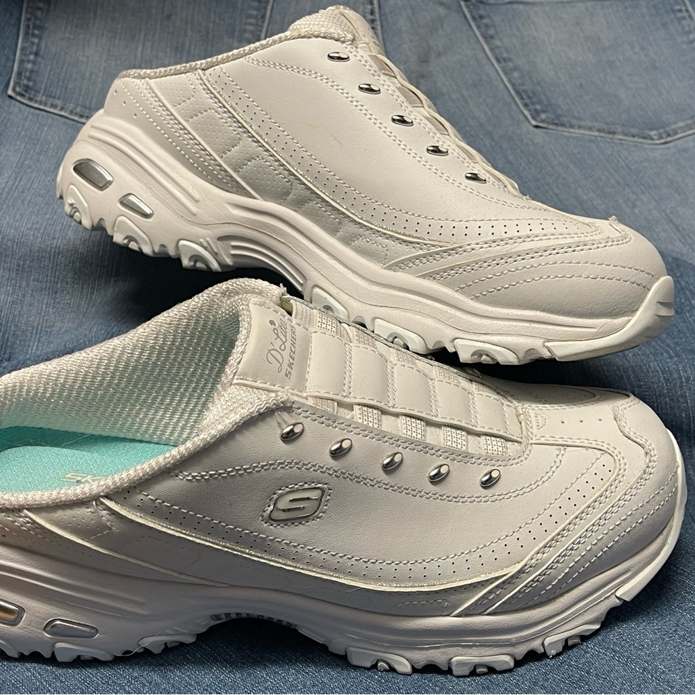Skechers D Lites Bright Sky Memory Foam Slip On Sneakers White Womens size 10